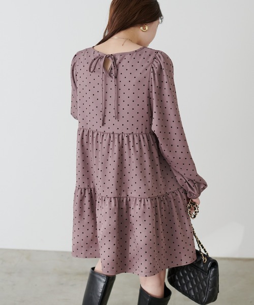 natural couture(ナチュラルクチュール)の「フロッキードットティアードチュニック(シャツ/ブラウス・レディース・モカ/ライトベージュ/ブラック・FREE)」の15枚目の写真