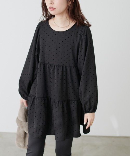 natural couture(ナチュラルクチュール)の「フロッキードットティアードチュニック(シャツ/ブラウス・レディース・モカ/ライトベージュ/ブラック・FREE)」の6枚目の写真