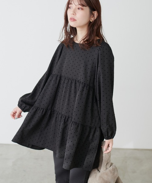 natural couture(ナチュラルクチュール)の「フロッキードットティアードチュニック(シャツ/ブラウス・レディース・モカ/ライトベージュ/ブラック・FREE)」の5枚目の写真