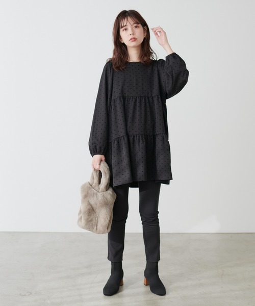natural couture(ナチュラルクチュール)の「フロッキードットティアードチュニック(シャツ/ブラウス・レディース・モカ/ライトベージュ/ブラック・FREE)」の8枚目の写真