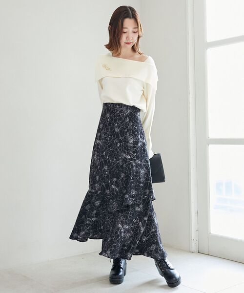 MAJESTIC LEGON(マジェスティックレゴン)の「アシメティアードフラワースカート(スカート・レディース・ブラック系その他/ブルー系その他2/ホワイト系その他2・SMALL/MEDIUM)」の1枚目の写真
