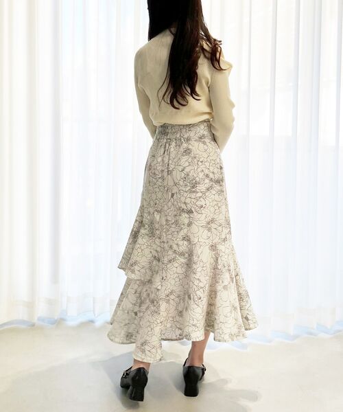 MAJESTIC LEGON(マジェスティックレゴン)の「アシメティアードフラワースカート(スカート・レディース・ブラック系その他/ブルー系その他2/ホワイト系その他2・SMALL/MEDIUM)」の13枚目の写真
