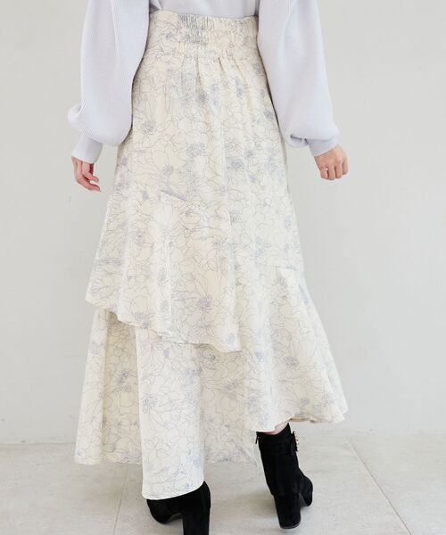 MAJESTIC LEGON(マジェスティックレゴン)の「アシメティアードフラワースカート(スカート・レディース・ブラック系その他/ブルー系その他2/ホワイト系その他2・SMALL/MEDIUM)」の21枚目の写真