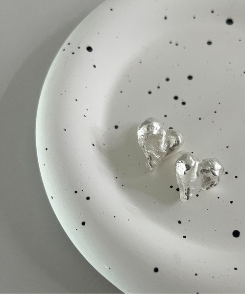 apres jour mignon（アプレジュールミニョン）の「【apresjour mignon×ARIAZ】ビッグハートピアス（ピアス（両耳用）・レディース・ゴールド/シルバー・ONESIZE）」の3枚目の写真