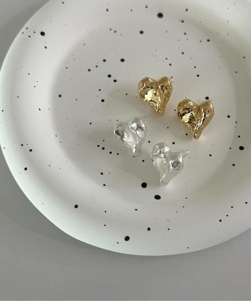 apres jour mignon（アプレジュールミニョン）の「【apresjour mignon×ARIAZ】ビッグハートピアス（ピアス（両耳用）・レディース・ゴールド/シルバー・ONESIZE）」の4枚目の写真