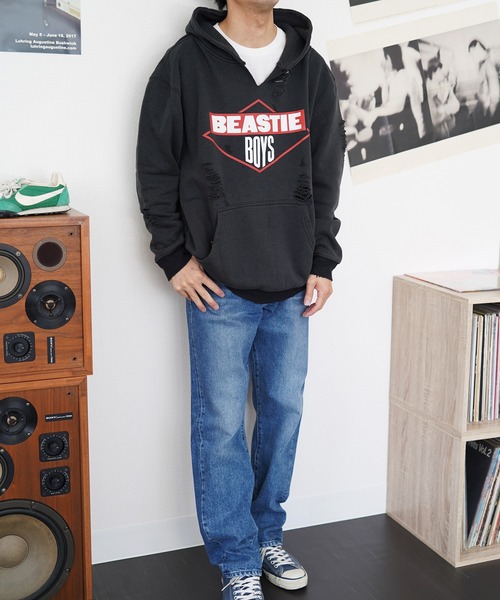 2AM(ツーエイエム)の「【THRIFTY LOOK スリフティールック 】 WORN-OUT BAND HOODIE "BEASTIE BOYS" パーカー(パーカー・メンズ・ブラウン系/ブラック/ブラック系1・X-LARGE/LARGE/XX-LARGE)」の4枚目の写真