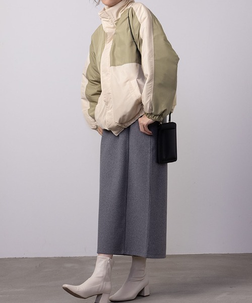 NAVY（ネイビー）の「NAVY 中綿切り替えアウター（その他アウター・レディース・ベージュ×ブラック/ホワイト×グレー/ベージュ系・フリー）」の3枚目の写真