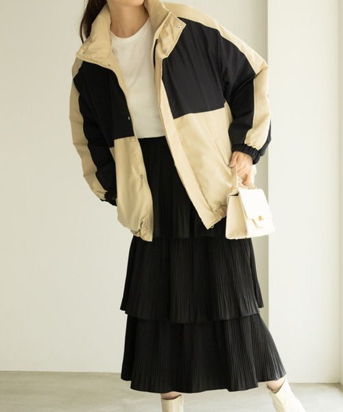 NAVY（ネイビー）の「NAVY 中綿切り替えアウター（その他アウター・レディース・ベージュ×ブラック/ホワイト×グレー/ベージュ系・フリー）」の2枚目の写真