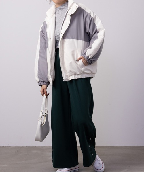NAVY（ネイビー）の「NAVY 中綿切り替えアウター（その他アウター・レディース・ベージュ×ブラック/ホワイト×グレー/ベージュ系・フリー）」の4枚目の写真