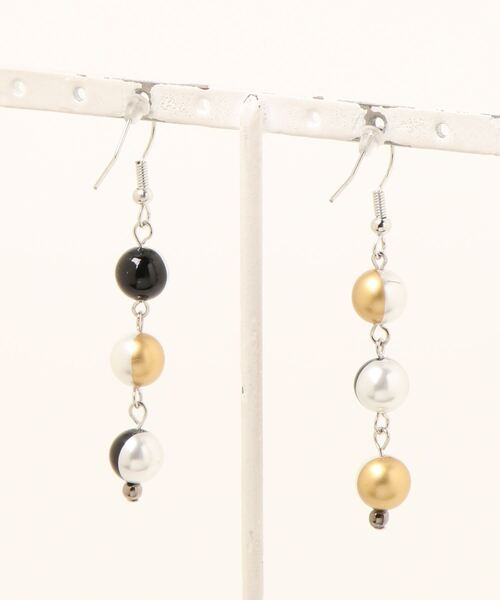 tone（トーン）の「【-lensa-】ツートンカラーの樹脂パールピアス(アシメ）(MA)（ピアス（両耳用）・レディース・シルバー・FREE）」の6枚目の写真