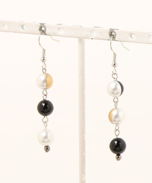 tone（トーン）の「【-lensa-】ツートンカラーの樹脂パールピアス(アシメ）(MA)（ピアス（両耳用）・レディース・シルバー・FREE）」の7枚目の写真