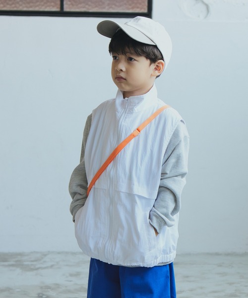 PAIRMANON STREET(ペアマノンストリート)の「【PAIRMANON STREET】セットアップ着用可 スタンドネック ナイロン ベスト(ベスト・キッズ・ブラック/ブルー系その他2/オフホワイト・110/120/130/140/150/160/90/100)」の2枚目の写真