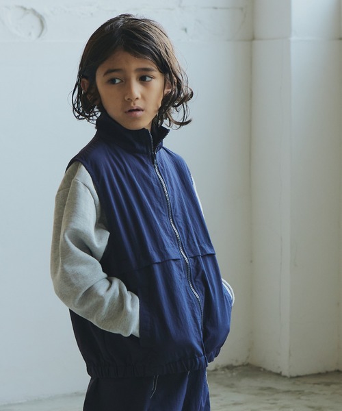 PAIRMANON STREET(ペアマノンストリート)の「【PAIRMANON STREET】セットアップ着用可 スタンドネック ナイロン ベスト(ベスト・キッズ・ブラック/ブルー系その他2/オフホワイト・110/120/130/140/150/160/90/100)」の3枚目の写真