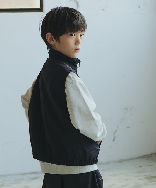 PAIRMANON STREET(ペアマノンストリート)の「【PAIRMANON STREET】セットアップ着用可 スタンドネック ナイロン ベスト(ベスト・キッズ・ブラック/ブルー系その他2/オフホワイト・110/120/130/140/150/160/90/100)」の4枚目の写真