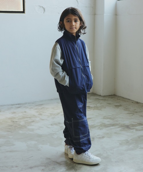 PAIRMANON STREET(ペアマノンストリート)の「【PAIRMANON STREET】セットアップ着用可 スタンドネック ナイロン ベスト(ベスト・キッズ・ブラック/ブルー系その他2/オフホワイト・110/120/130/140/150/160/90/100)」の9枚目の写真