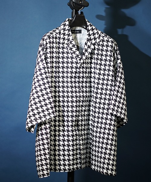 unrelaxing（アンリラクシング）の「ビッグシルエット総柄開襟アロハシャツ（シャツ/ブラウス・メンズ・その他21/オフホワイト/ホワイト×グレー/ホワイト×ピンク/ホワイト系その他2/ホワイト系その他4/ホワイト系3/ホワイト系5/ブラック×ブラック/ブラック系その他/ブラック×パープル/ダークブラック/ブラック×ブルー/ブラック×ピンク/ブラック系その他3/ブラック系その他5/ブラック系2/ブラック系4/ライトグレー系1/ライトグレー系3/アッシュグレー/グレー系その他6/ライトブラウン/ブラウン系その他2/ブラウン系3/クリーム/ナチュラル/ベージュ系その他3/ベージュ系その他5/ベージュ系1/ベージュ系3/アイボリー系/アイボリー系7/アイボリー系9/その他12/ダークグリーン系8/カーキ系2/グリーン系1/グリーン系3/ライトグリーン系/ライトグリーン系7/ブルー/スカイブルー系1/スカイブルー系3/スカイブルー系8/ブルー系その他7/ネイビー系/ネイビー系2/ネイビー系7/ブルー系2/ブルー系4/パープル系その他3/パープル系2/イエロー系2/イエロー系4/ピンク系6/ワイン系/その他4/その他7/その他9/B/G/I/アイボリー/ホワイト×レッド/ホワイト×ブルー/ホワイト×ブラック/ホワイト系その他5/ホワイト系その他6/ホワイト系その他7/ホワイト系/ホワイト系1/ホワイト系2/ブラック/ブラック×レッド/ブラック×グリーン/ブラック系その他2/ブラック系5/ブラック系6/ブラック系7/ブラック系8/ブラック系9/グレー系その他/グレー系2/グレー系3/グレー系4/チョコ/ブラウン系その他/ブラウン系その他4/ブラウン系/ブラウン系1/ブラウン系2/アイボリー系2/アイボリー系3/アイボリー系4/アイボリー系5/ダークグリーン系9/オリーブ系/オリーブ系1/その他14/その他15/その他16/ライトグリーン系2/ライトグリーン系3/ライトグリーン系4/ライトグリーン系5/ライトグリーン系6/サックスブルー/ライトブルー/ブルー系その他2/ブルー系その他3/ブルー系その他4/ブルー系その他5/ブルー系その他6/ネイビー系3/ネイビー系4/ネイビー系5/ネイビー系6/その他17/パープル系3/パープル系5/イエロー系6/イエロー系7/ピンク系その他/レッド系/レッド系1/レッド系2/レッド系3/その他/その他6/K/L/M/N/イエロー系8/ブルー系6/その他18/ホワイト/ライトホワイト/ホワイト系その他/ホワイト×パープル/ホワイト系その他3/ホワイト系4/ホワイト系6/ブラック×ホワイト/ライトブラック/ブラック×カーキ/ブラック×ベージュ/ブラック系その他4/ブラック系その他6/ブラック系1/ブラック系3/ライトグレー/ライトグレー系/グレー系その他7/グレー系1/ブラウン/ダークブラウン/ブラウン系その他3/ベージュ系その他/ベージュ系その他2/ベージュ系その他4/ベージュ系/ベージュ系2/アイボリー系1/アイボリー系6/アイボリー系8/ライトグリーン/グリーン/ダークグリーン系/その他13/ダークグリーン系7/グリーン系/グリーン系2/ライトグリーン系1/ライトグリーン系8/ダークネイビー/スカイブルー系/スカイブルー系2/スカイブルー系9/ネイビー系1/ネイビー系8/ブルー系3/ブルー系5/パープル系その他/パープル系その他2/パープル系1/イエロー系3/イエロー系5/ピンク/ピンク系/ピンク系5/ピンク系7/レッド系4/ワイン系1/その他8/その他10/A/H/J/O/その他19/ホワイト系7/ホワイト系8/ホワイト系9/クリアブラック/ブラックミックス/ブラック×イエロー/ブラック×グレー/ブラック系その他7/ブラック系/ライトグレー系4/ライトグレー系5/ライトグレー系6/グレー系その他2/グレー系その他3/グレー系その他4/グレー系その他5/その他11/モカ/ベージュ/ベージュ系その他6/ベージュ系その他7/ベージュ系4/ミント/ダークグリーン系1/ダークグリーン系2/ダークグリーン系3/ダークグリーン系4/カーキ系/カーキ系1/グリーン系その他/グリーン系その他2/グリーン系その他3/グリーン系4/グリーン系5/グリーン系6/グリーン系7/インディゴブルー/コバルトブルー/ダークブルー/ネイビー/スカイブルー系4/スカイブルー系5/スカイブルー系6/スカイブルー系7/ブルー系その他/ブルー系/ブルー系1/パープル/イエロー/イエロー系/イエロー系1/ピンク系1/ピンク系2/ピンク系3/ピンク系4/ローズ系/その他1/その他2/その他3/その他5/C/D/E/F/ローズ系1/ブルー系8/ブルー系7/ネイビー系9/P・FREE）」の19枚目の写真