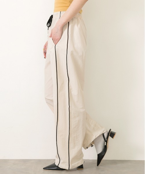 ad thie(アドティエ)の「パイピングサイドライン ストレートパンツ(その他パンツ・レディース・ブラック/アイボリー/カーキ・MEDIUM/LARGE)」の21枚目の写真