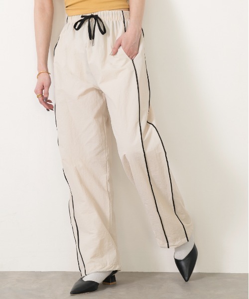ad thie(アドティエ)の「パイピングサイドライン ストレートパンツ(その他パンツ・レディース・ブラック/アイボリー/カーキ・MEDIUM/LARGE)」の20枚目の写真
