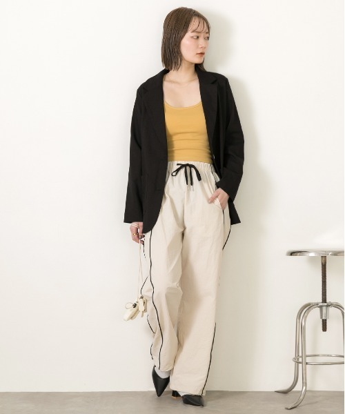 ad thie(アドティエ)の「パイピングサイドライン ストレートパンツ(その他パンツ・レディース・ブラック/アイボリー/カーキ・MEDIUM/LARGE)」の17枚目の写真