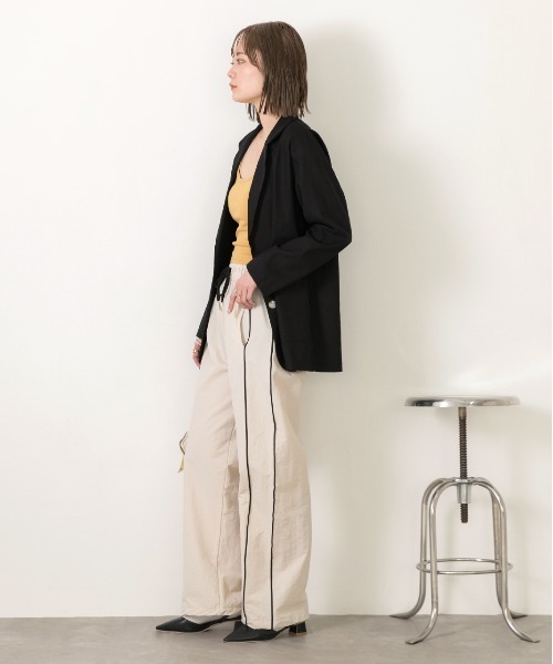 ad thie(アドティエ)の「パイピングサイドライン ストレートパンツ(その他パンツ・レディース・ブラック/アイボリー/カーキ・MEDIUM/LARGE)」の16枚目の写真