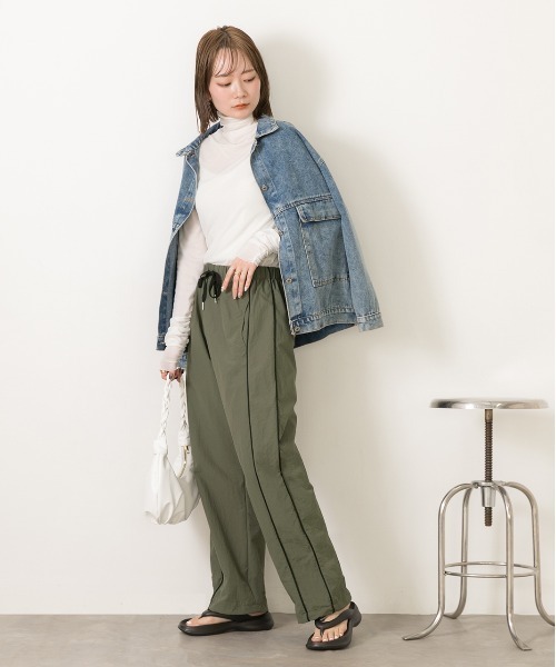 ad thie(アドティエ)の「パイピングサイドライン ストレートパンツ(その他パンツ・レディース・ブラック/アイボリー/カーキ・MEDIUM/LARGE)」の12枚目の写真