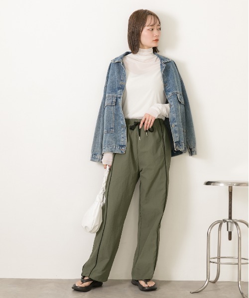 ad thie(アドティエ)の「パイピングサイドライン ストレートパンツ(その他パンツ・レディース・ブラック/アイボリー/カーキ・MEDIUM/LARGE)」の9枚目の写真