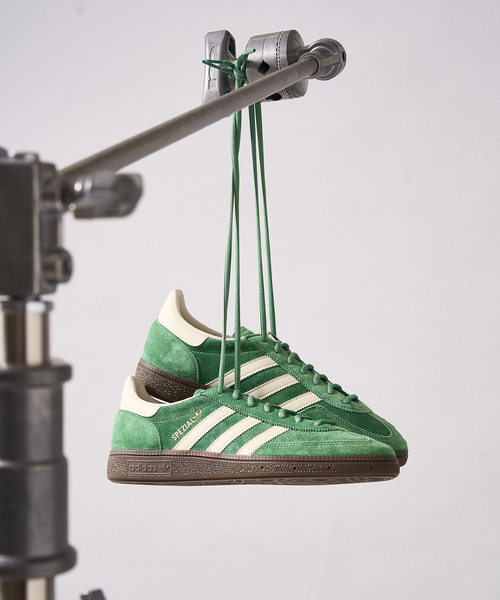 adidas（アディダス）の「ADIDAS (アディダス) HANDBALL SPEZIAL IG6192/IG6194（スニーカー・メンズ・ブルー/グリーン・28cm/27cm/26cm）」の3枚目の写真