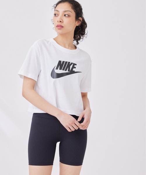NIKE(ナイキ)の「【NIKE】ナイキ スポーツウェア エッセンシャル クロップドTシャツ ウィメンズ(Tシャツ/カットソー・レディース・ブラック/ホワイト・M/S/L)」の2枚目の写真
