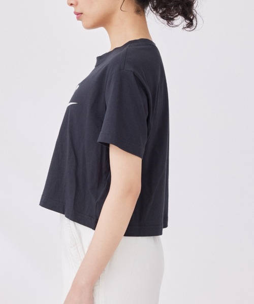 NIKE(ナイキ)の「【NIKE】ナイキ スポーツウェア エッセンシャル クロップドTシャツ ウィメンズ(Tシャツ/カットソー・レディース・ブラック/ホワイト・M/S/L)」の18枚目の写真