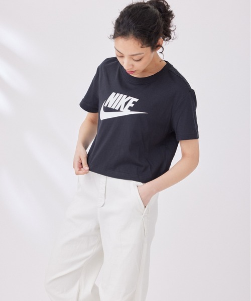 NIKE(ナイキ)の「【NIKE】ナイキ スポーツウェア エッセンシャル クロップドTシャツ ウィメンズ(Tシャツ/カットソー・レディース・ブラック/ホワイト・M/S/L)」の13枚目の写真