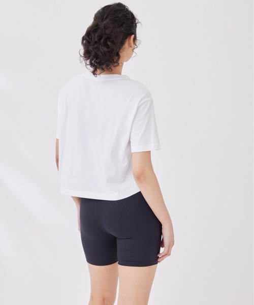 NIKE(ナイキ)の「【NIKE】ナイキ スポーツウェア エッセンシャル クロップドTシャツ ウィメンズ(Tシャツ/カットソー・レディース・ブラック/ホワイト・M/S/L)」の16枚目の写真