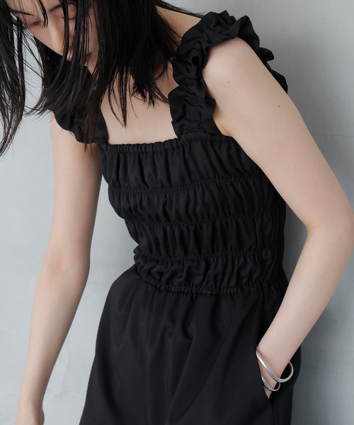 LIAN（リアン）の「フリルオールインワン（つなぎ/オールインワン・レディース・ベージュ/アイボリー/ブラック・FREE）」の2枚目の写真