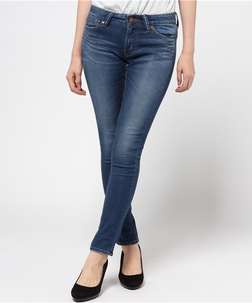 AZUL by moussy（アズールバイマウジー）の「マイクロファイバースキニーデニム(L74)（デニムパンツ・レディース・ワンウォッシュ/ブルー・22inch/27inch/23inch/24inch/25inch/26inch）」の2枚目の写真