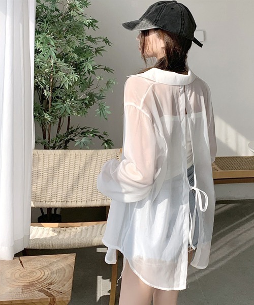 REMUR(レミュール)の「後ろ姿も美人見え。袖ボリューム バックスリット シアーシャツ(シャツ/ブラウス・レディース・ライトベージュ/ライトピンク/ラベンダー/グリーン/オレンジ/イエロー/サックスブルー/ピンク/ホワイト/ブラック・FREE)」の17枚目の写真
