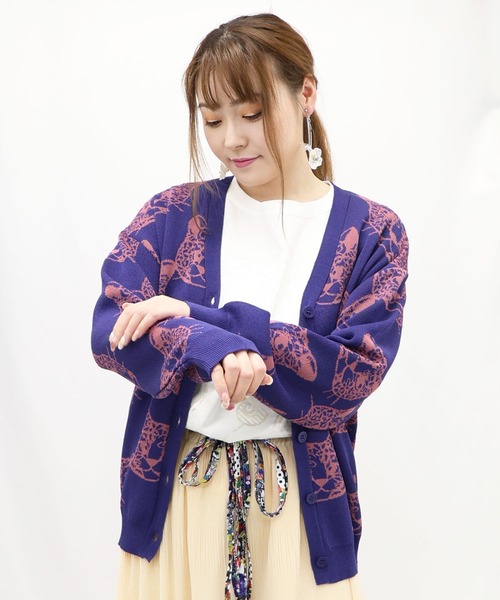 ScoLar（スカラー）の「142662：ネコ総柄 接触冷感ニットカーディガン