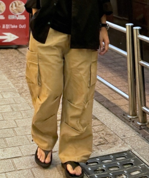 CERCA(チェルカ)の「パラシュートドローコードワイドカーゴパンツ(MI)(カーゴパンツ・メンズ・カーキ/ベージュ/ホワイト/ブラック・LARGE/MEDIUM)」の7枚目の写真