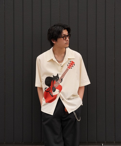 INTERPLAY(インタープレイ)の「【INTERPLAY x TAKERU】アコースティック ニャー 開襟シャツ (ユニセックス)(シャツ/ブラウス・メンズ・ホワイト/ピンク・FREE)」の4枚目の写真