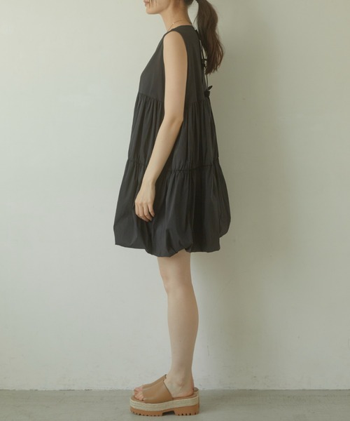 ACYM(アシーム)の「Back tie baloon mini ワンピース(ワンピース・レディース・ブラック/ベージュ・FREE)」の4枚目の写真