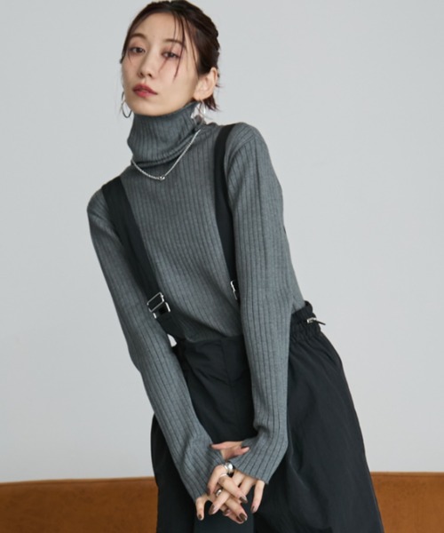 Auntie Rosa Holiday（アンティローザホリデー）の「フィンガーホールリブニットタートル（ニット/セーター・レディース・ブラウン/イエロー/オレンジ/チャコールグレー/ブルー/アイボリー/ブラック・FREE）」の4枚目の写真