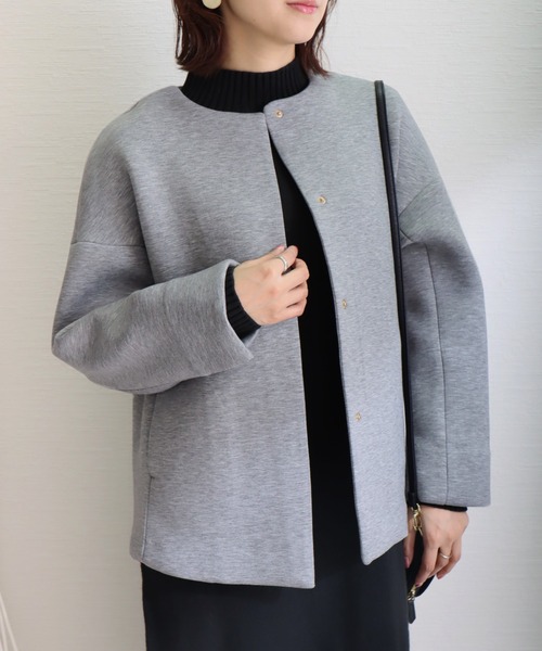 libelle more(リベル モア)の「ダイバー素材ノーカラージャケット(ノーカラージャケット・レディース・ネイビー/杢グレー/ベージュ・M)」の3枚目の写真