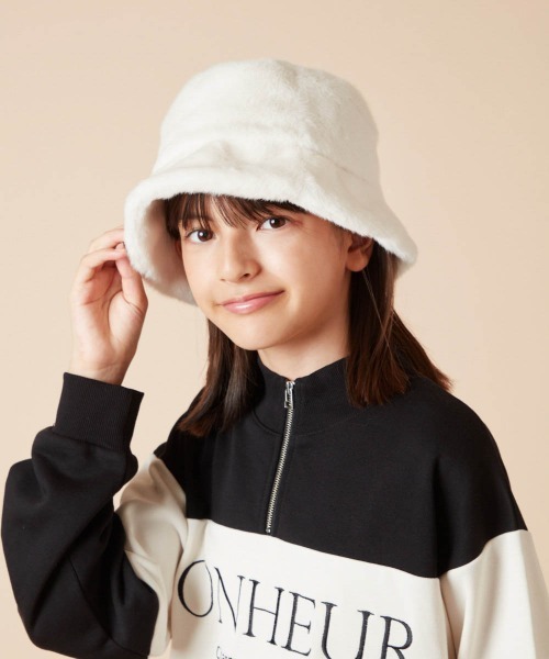 a.v.v（アーヴェヴェ）の「[KIDS]ボアバケットハット（ハット・キッズ・アイボリー/ライトグレー・120）」の3枚目の写真
