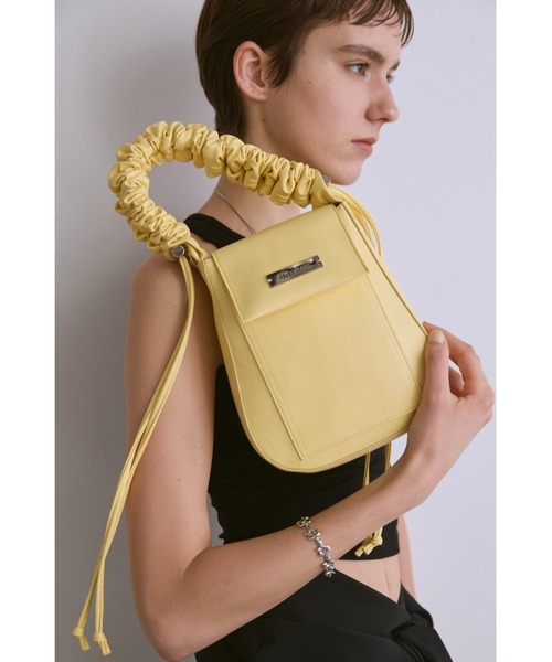 un/neu（アンノイ）の「ギャザーハンドルフェイクレザーレザーフラップバッグ / 2WAYショルダーバッグ（ショルダーバッグ・レディース・シルバー/ブラック/ホワイト/ブラウン/ミント/イエロー・FREE）」の5枚目の写真