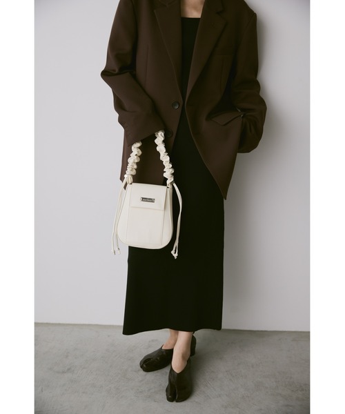 un/neu（アンノイ）の「ギャザーハンドルフェイクレザーレザーフラップバッグ / 2WAYショルダーバッグ（ショルダーバッグ・レディース・シルバー/ブラック/ホワイト/ブラウン/ミント/イエロー・FREE）」の9枚目の写真