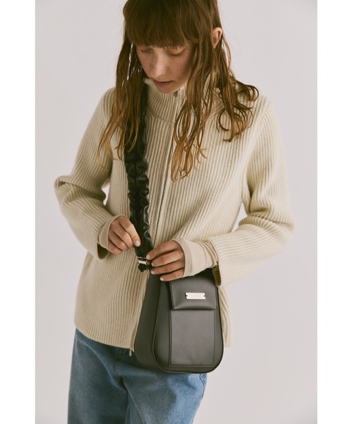 un/neu（アンノイ）の「ギャザーハンドルフェイクレザーレザーフラップバッグ / 2WAYショルダーバッグ（ショルダーバッグ・レディース・シルバー/ブラック/ホワイト/ブラウン/ミント/イエロー・FREE）」の18枚目の写真