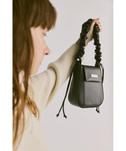 un/neu（アンノイ）の「ギャザーハンドルフェイクレザーレザーフラップバッグ / 2WAYショルダーバッグ（ショルダーバッグ・レディース・シルバー/ブラック/ホワイト/ブラウン/ミント/イエロー・FREE）」の19枚目の写真
