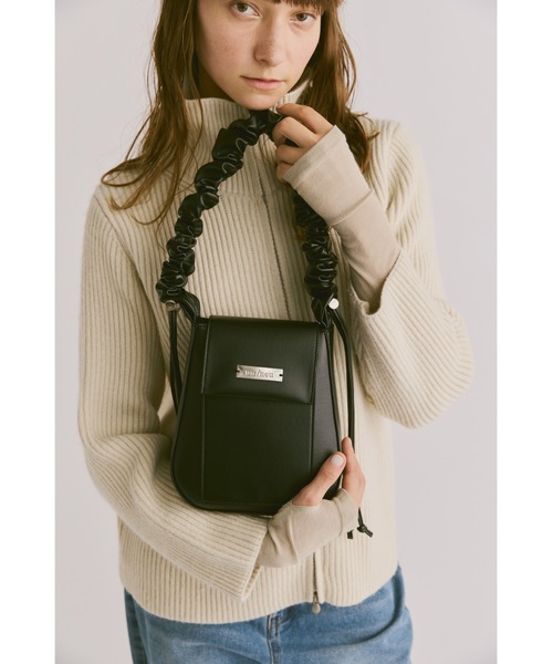 un/neu（アンノイ）の「ギャザーハンドルフェイクレザーレザーフラップバッグ / 2WAYショルダーバッグ（ショルダーバッグ・レディース・シルバー/ブラック/ホワイト/ブラウン/ミント/イエロー・FREE）」の15枚目の写真