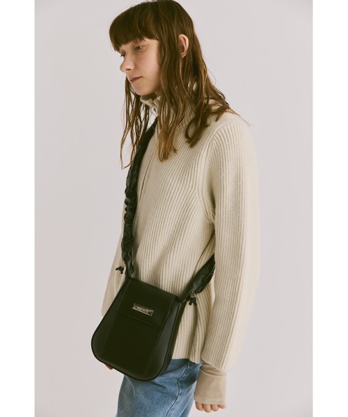 un/neu ショルダーバッグ バッグ ギャザーハンドルフェイク