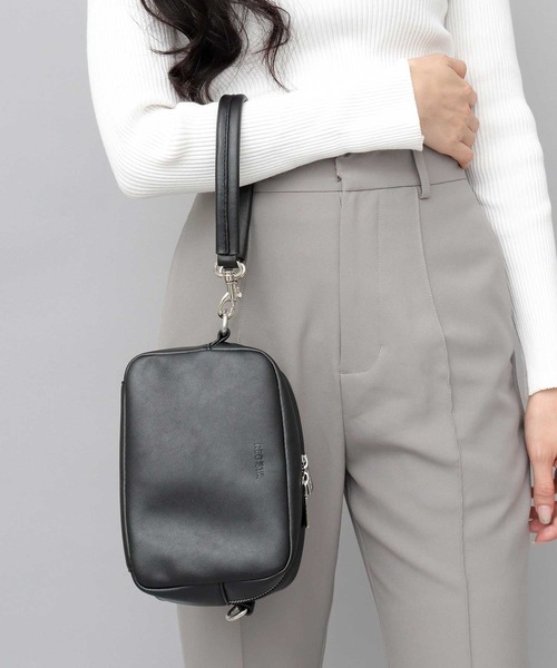 REGiSTA(レジスタ)の「スプリットレザー(牛床革) 3WAY ショルダーポーチ クラッチ ハンドバッグ(ショルダー・ハンド・クラッチ)(ショルダーバッグ・メンズ・ブラック/ブラック系その他・FREE)」の4枚目の写真