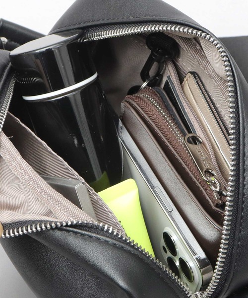 REGiSTA(レジスタ)の「スプリットレザー(牛床革) 3WAY ショルダーポーチ クラッチ ハンドバッグ(ショルダー・ハンド・クラッチ)(ショルダーバッグ・メンズ・ブラック/ブラック系その他・FREE)」の19枚目の写真