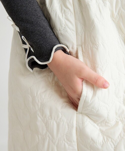 BRANSHES（ブランシェス）の「キルティングジャンパースカート（ジャンパースカート・キッズ・アイボリー/カーキ・100/130/110/90/140/120/150）」の7枚目の写真